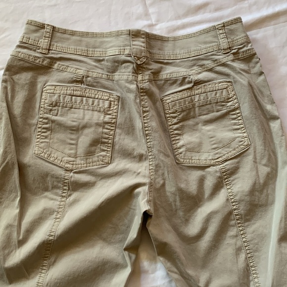 Gently Loved So Slimming Cargo Style Pants by Chico’s - Picture 4 of 6